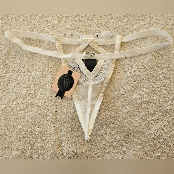 Victorias Secret Designer Collection Swarovski Crystal White Lace Unlined Set